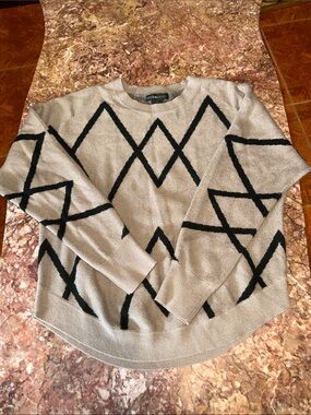 Design History womes small Taupe Crewneck Sweater